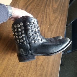 Frye wyatt studded ankle boot
